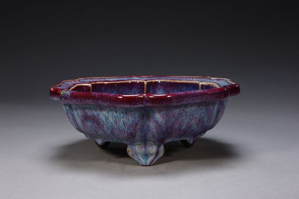 仿钧窑变釉葵花式三足花盆托